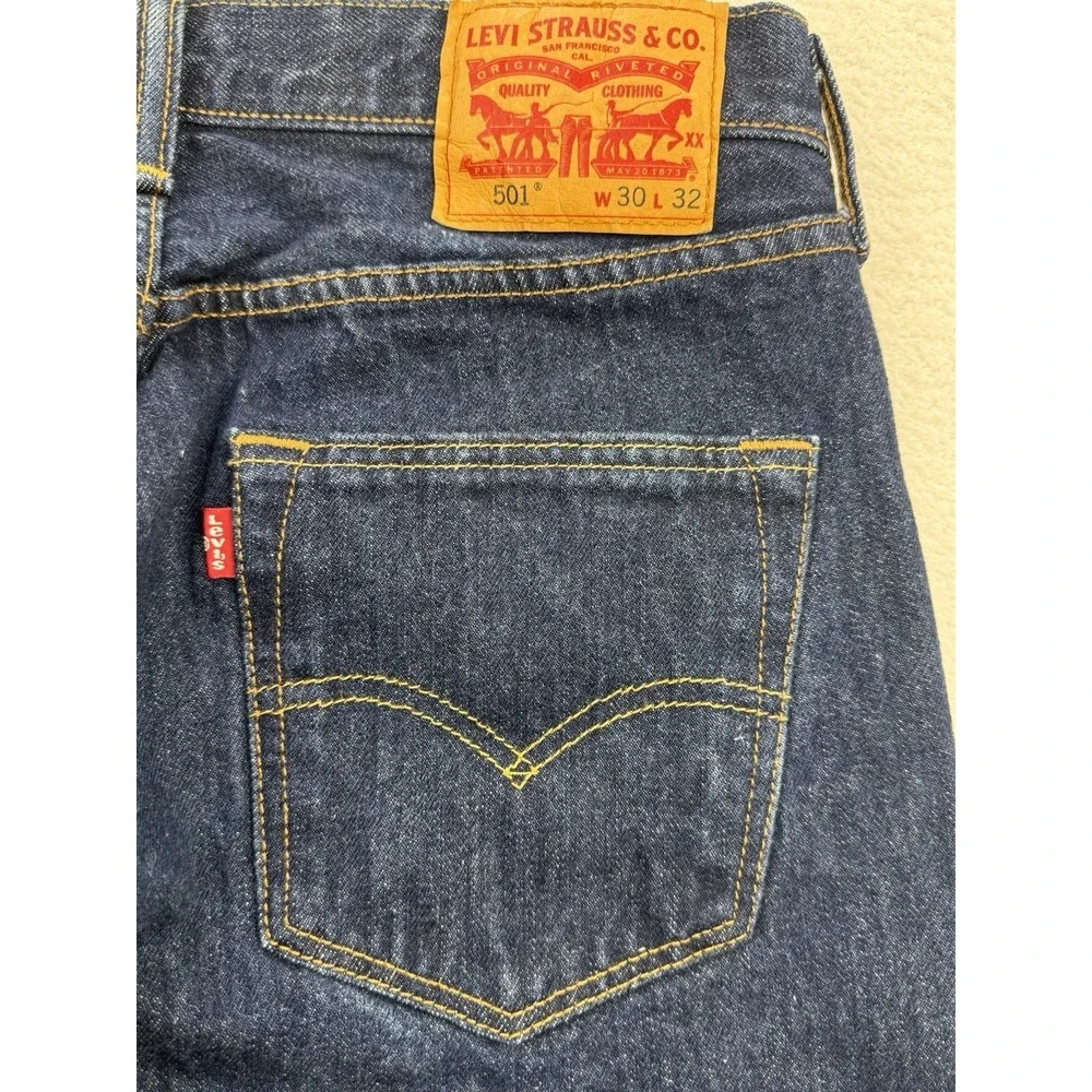 Levis 501 Jeans Men 30x32 Blue Distressed Straight Leg Button Fly‎ Denim